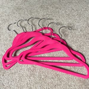 6 Pink felt hangers